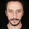 Hakan Karsak as Hüseyin
