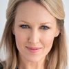 Michelle Davidson as Leslie Singer