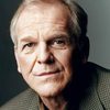 John Spencer as Leo Crasky