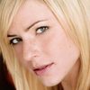 Melissa-Anne Davenport as Girl