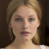 Ella-June Henrard as Mary-Stuart