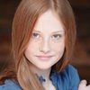 Charlotte Lindsay Marron as Molly