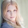 Lauren Schneider as Emily