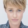 Diana Gitelman as Receptionist
