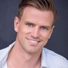 Steve Danielsen as Jeff Handley