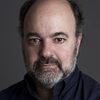 Miguel Monteiro as Bancário