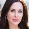 Danielle Bisutti as Annette Taylor