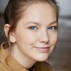 Elsa Houben as Julie