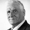 Finlay Currie as Senator
