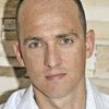 Javier Balas as Marty Farr (voice)