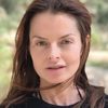 Barbara Hellemans as Amanda Young