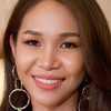 Paweenut Pangnakorn as Female Commentator