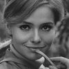 Eva Renzi as Samantha Steel