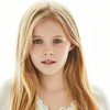 Alyla Browne as Dee