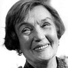Marie Rosulková as Zena dozadující se rakvicky