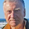 Terence Kelly as Doug Davies