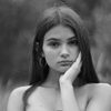 Lara Decaro as Andrea Mazur