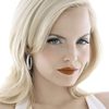 Mena Suvari as Tracey
