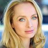 Johanna Stanton as Izzy Merlo