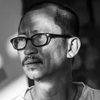 Cres Chuang as Photo studio owner