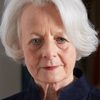 Lore Stefanek as Queen Mother