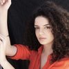 Zbeida Belhajamor as Farah Kallel