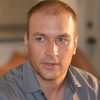 Dmitri Raskes as Carlos Volkov