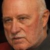 Vasil Banov as Captain Varltek