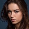 Afra Saraçoglu as Kayla