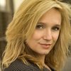 Lisa Langlois as Elizabeth Johnson