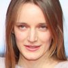 Hanna Hilsdorf as Zoe