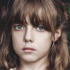 Tess Osscini Boudebesse Bejjani as Fille famille zombie