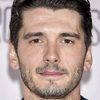 Yon González as Hugo