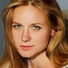 Anna Unterberger as Kim