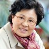 Jee-Young Kim as Hee-cheol's grandma