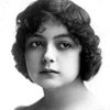 Winifred Bryson as Fleur de Lys