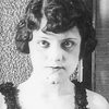 Laura Anson as Vivian's Maid(uncredited)