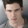 Tanner Novlan as Devin Ryan