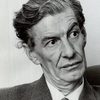Gillie Fenwick as Poole der Butler