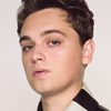 Dean-Charles Chapman as Thomas