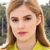 Natasa Exintaveloni as University Student
