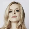 Maria Luísa Mendonça as Sandra