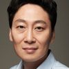 Kim Dong-hyun as Lee Kwang-pal