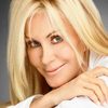 Joan Van Ark as Francesca 'Frankie' Banks
