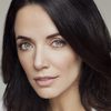Michelle Morgan as Angela Grossman
