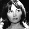 Mila Stanic as Clara, la ragazza alla stazione