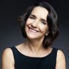 Ângela Pinto as Lurdes