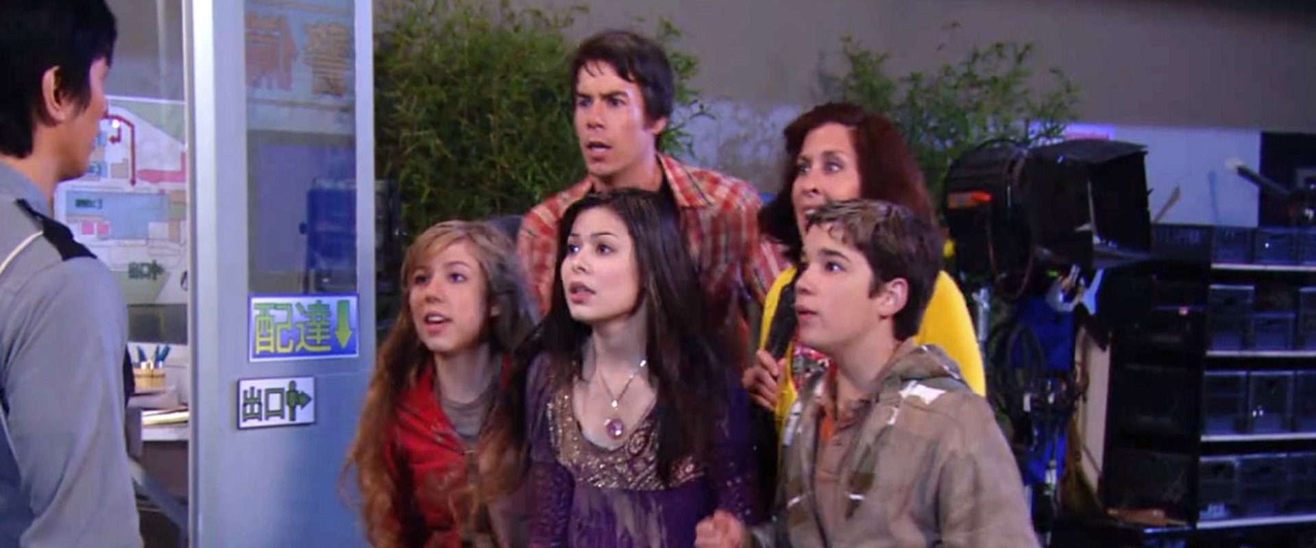 iCarly: iGo to Japan background