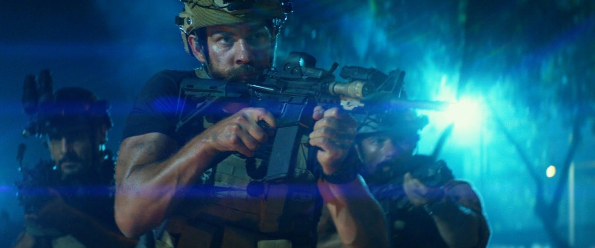 13 Hours: The Secret Soldiers of Benghazi background