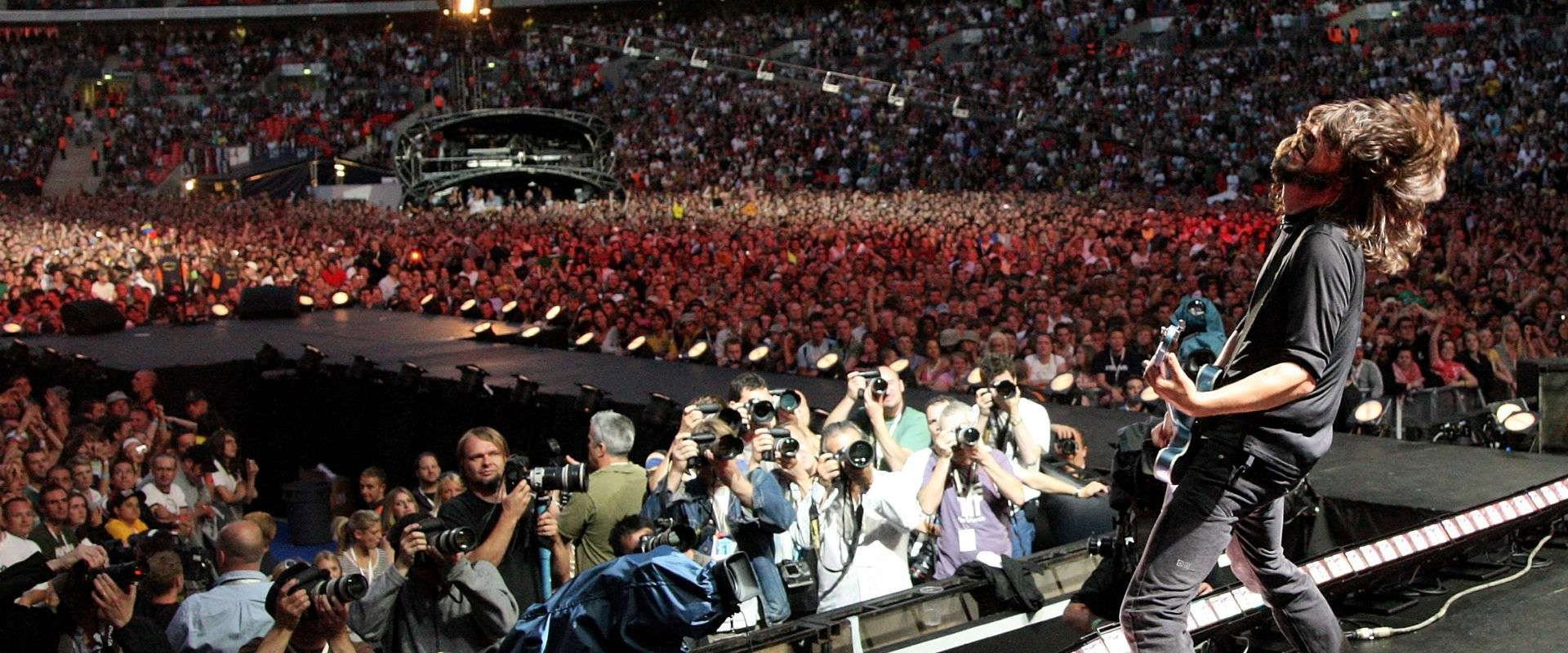 Foo Fighters: Live At Wembley Stadium background